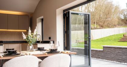 Megan's Hideaway Luxury 4 Bed Retreat
