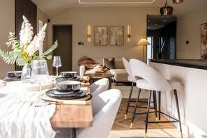 Dining - Megan's Hideaway Luxury 4 Bed Retreat (Stourport-on-Severn)