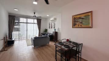 Apartment, 3 Schlafzimmer, Meerblick | Wohnbereich