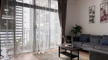 Apartment, 3 Bedrooms, Ocean View | Living area