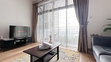 Apartment, 3 Bedrooms, Ocean View | Living area