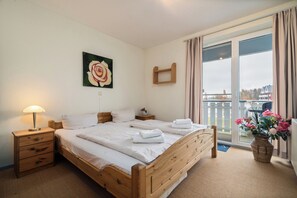 Room - Captain's deck app in the Müritz harbor village for 6 guests with sauna, stove and 4 terraces (Rechlin)