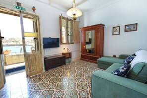 Apartamento, vista para a baía | Área de estar