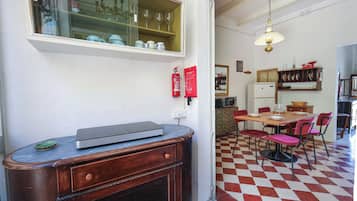 Huoneisto, näköala lahdelle | Ruokailu