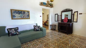 Leilighet, utsikt mot bukt | Oppholdsområde