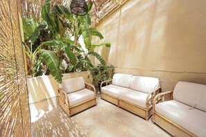 Apartment, Bay View | Terrace/patio - Classic 1BR Seafront Townhouse & Garden (Mgarr)