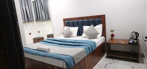Luxury Room - Hotel Raj Inn (Lucknow)