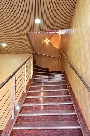 المنشأة من الداخل