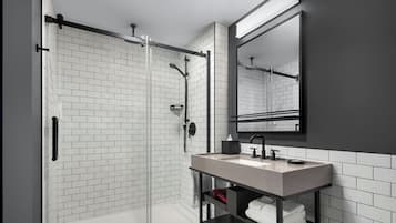 Ducha, artículos de higiene personal gratuitos y secador de pelo