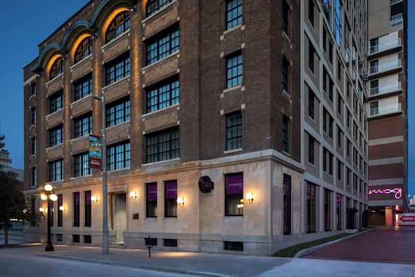 Moxy Ottawa Downtown - Ottawa