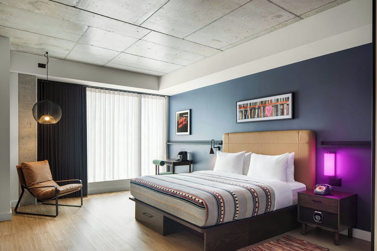 Room, 1 King Bed | Hypo-allergenic bedding available, minibar, in-room safe, WiFi (free)