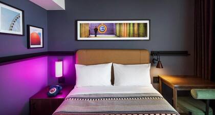 Moxy Ottawa Downtown