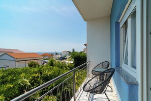 Property grounds - Stylish vacation apartment in Dramalj - beach just 250 m away (Dramalj)