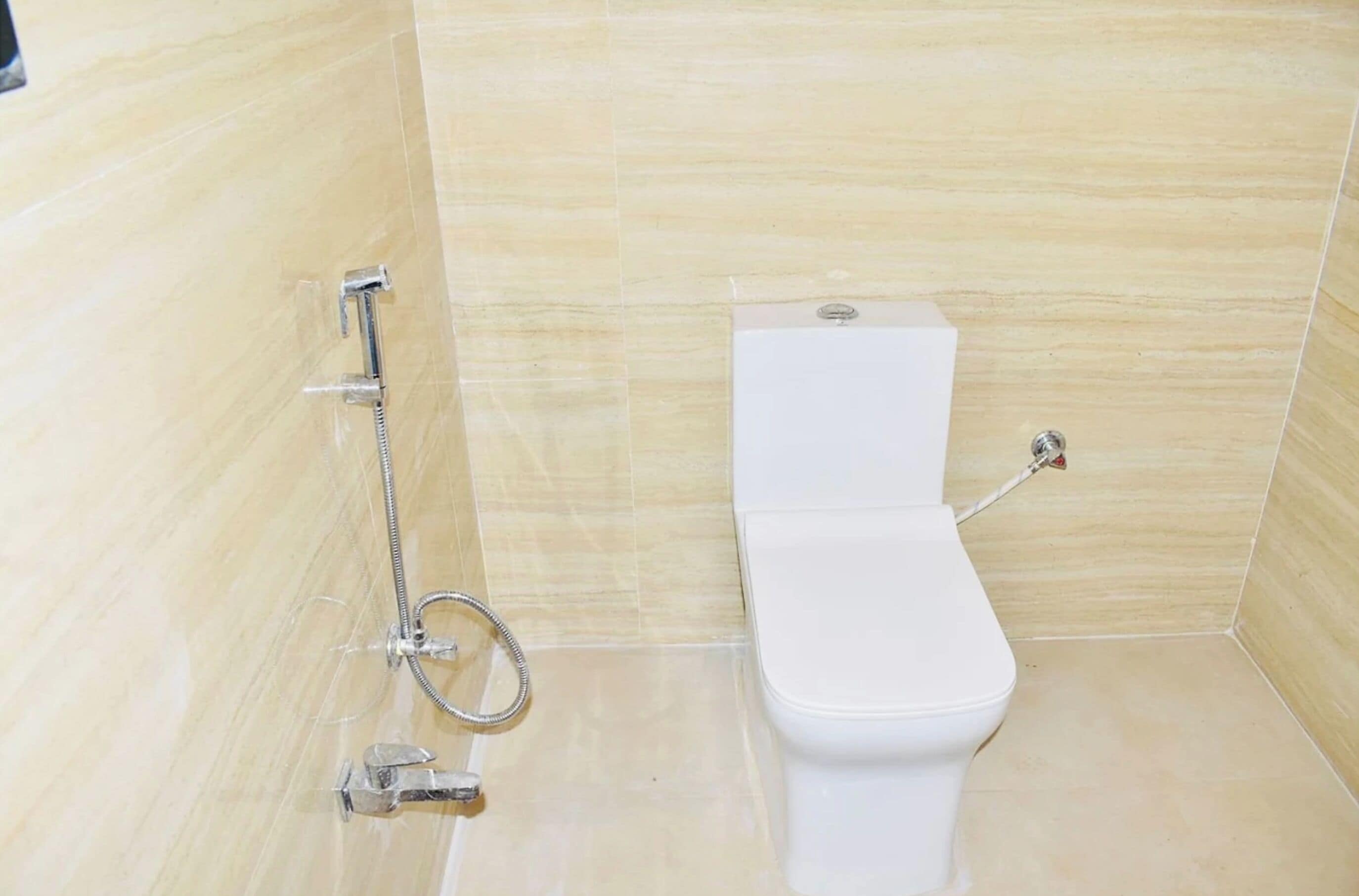 Deluxe Double Room, Air conditioning | Bathroom | Shower, rainfall showerhead, slippers, towels