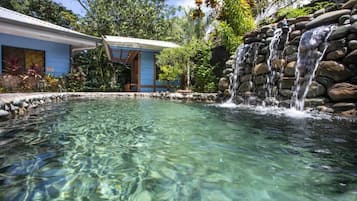 8 outdoor pools