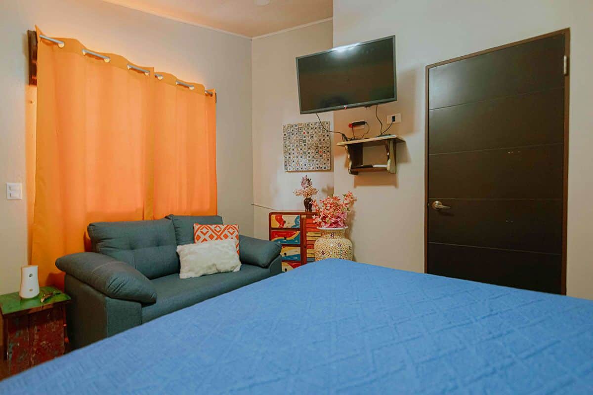 Quarto casal econômico, vista para a piscina