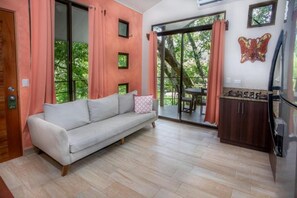 Living area - Casa del Arbol (Quepos)