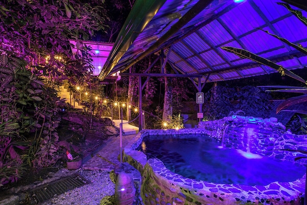 8 outdoor pools