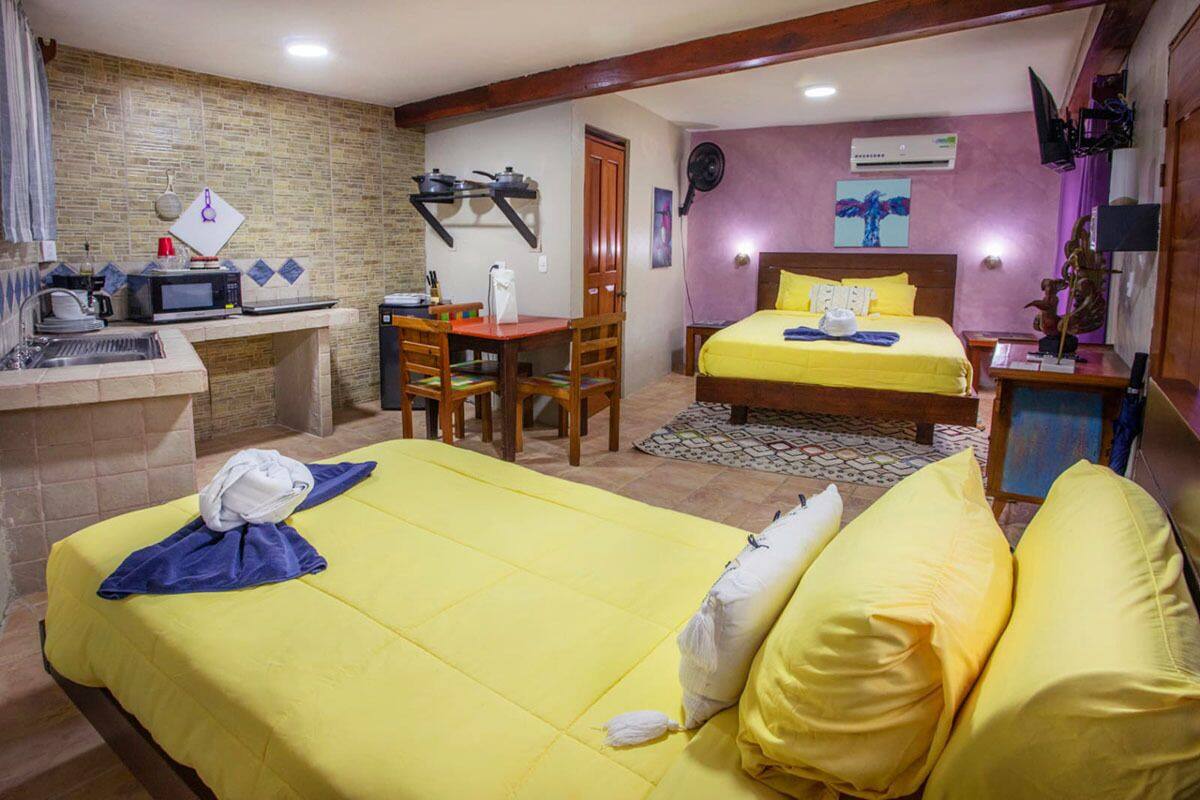 Quarto triplo família, varanda, vista para o jardim