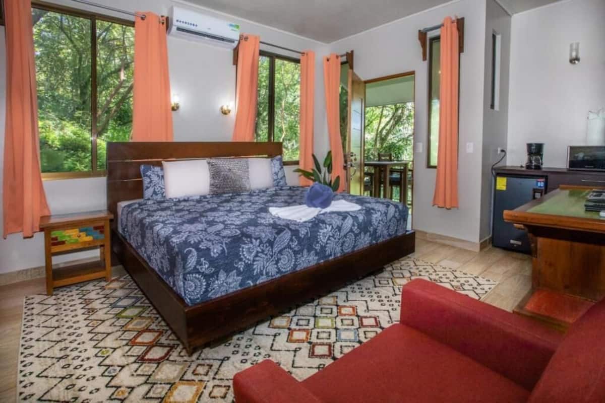 Apartamento luxo, sacada, vista para o jardim