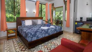 Lägenhet Deluxe - balkong - utsikt mot trädgården