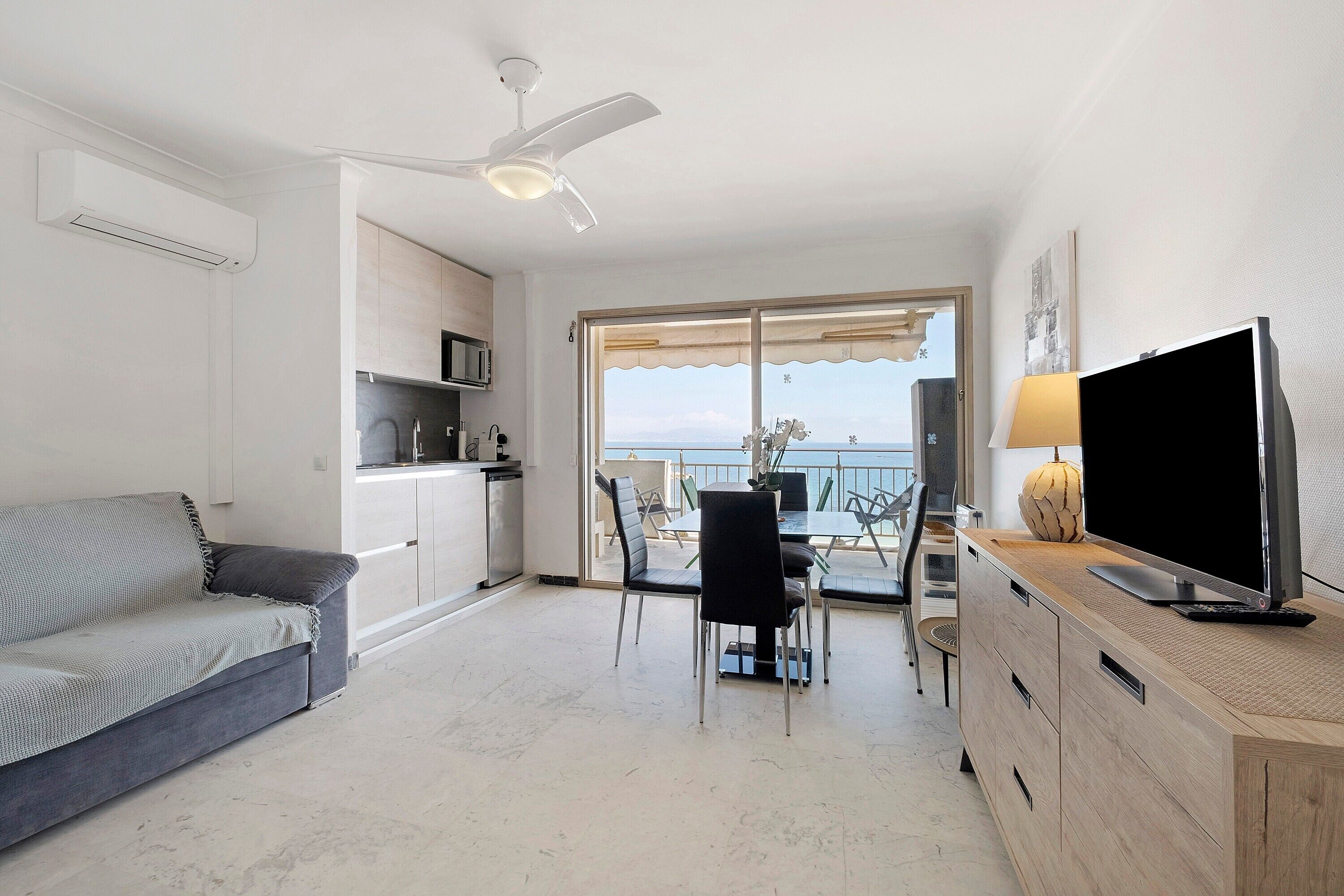 リビング エリア