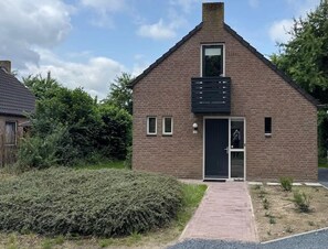 Exterior - Forest Retreat With Solar Charger (Ewijk)