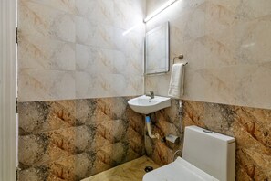 Bathroom - Airport Hotel Annexe (New Delhi)