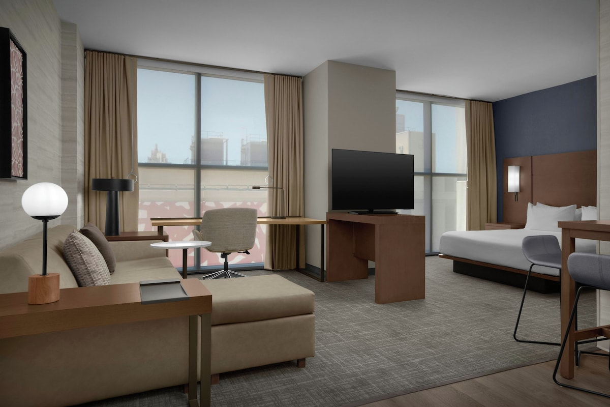 Studio Suite, 1 King Bed with Sofa bed | Desk, laptop workspace, blackout curtains, iron/ironing board