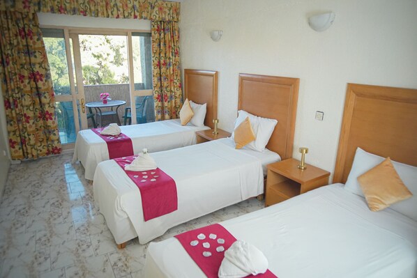 Iron/ironing board, WiFi, bed sheets