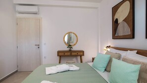 Tabla de planchar con plancha, wifi y ropa de cama 