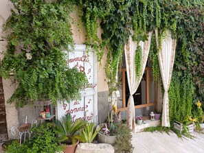 Exterior detail - B&B surrounded by nature and silence in the Maiella National Park. (Corfinio)