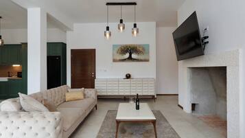 Family Villa, 5 Bedrooms, Private Pool, Courtyard View | Living area
