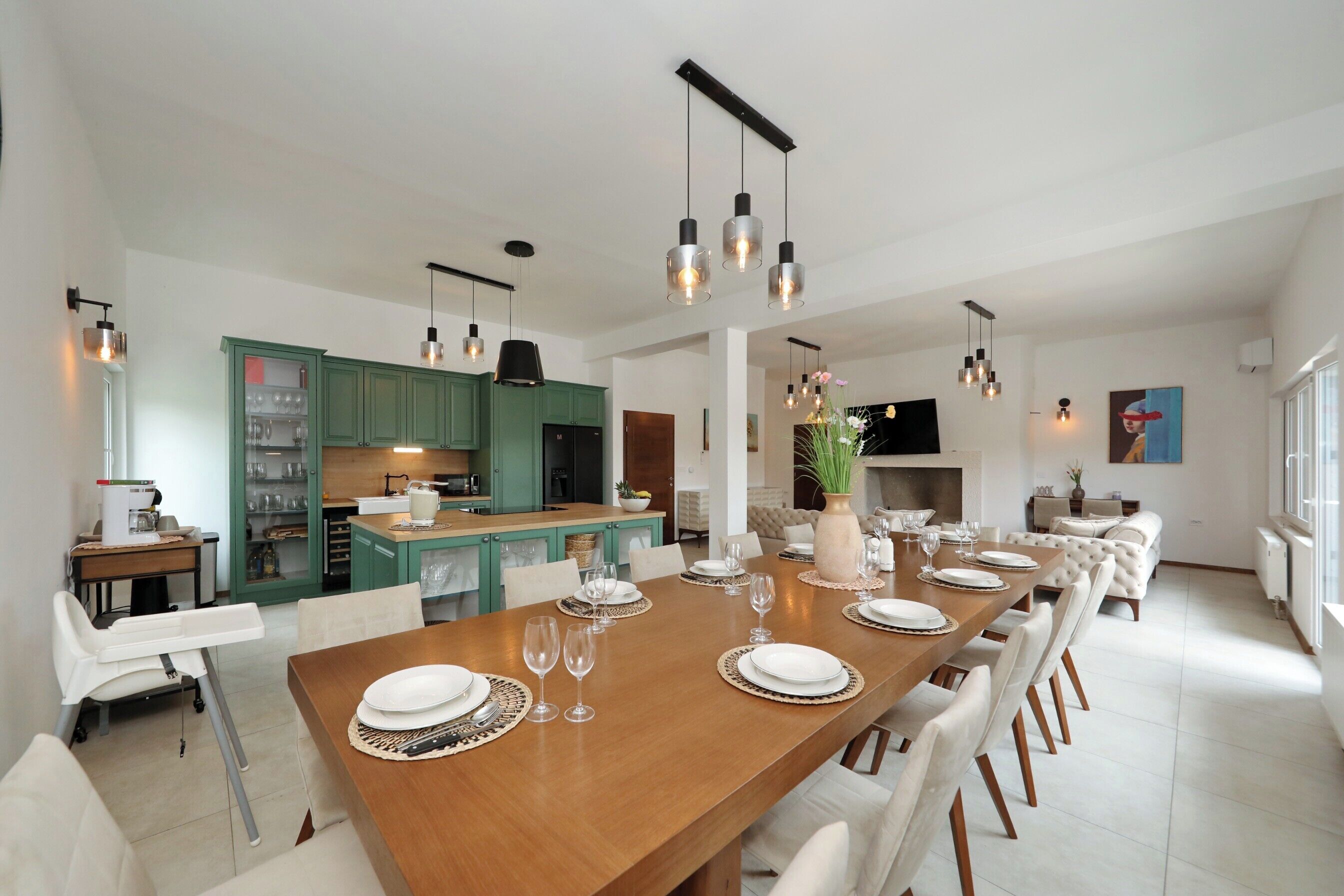 Family Villa, 5 Bedrooms, Private Pool, Courtyard View | In-room dining