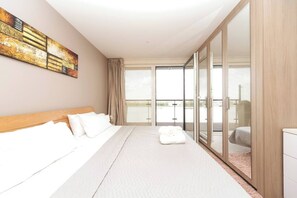 Room - Entire Waterfront Apartment in Greenwich, London (London)