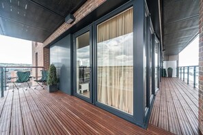 Terrace/patio - Entire Waterfront Apartment in Greenwich, London (London)