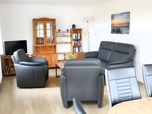 TV - Holiday Home Drelsdorfer Forst with Private Terrace, Garden and Wi-Fi (Drelsdorf)