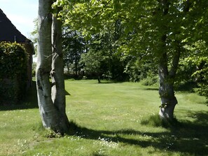 Property grounds - Holiday Home Drelsdorfer Forst with Private Terrace, Garden and Wi-Fi (Drelsdorf)