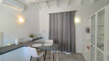 Apartemen Deluks | Tempat makan