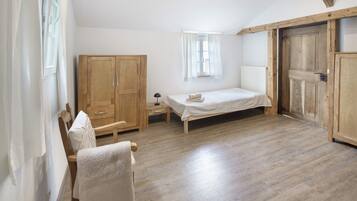 2 bedrooms, WiFi, bed sheets