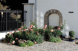 Exterior detail - Apartment 'Alter Pferdestall' with Shared Terrace, Shared Garden and Wi-Fi (Neuenrade)