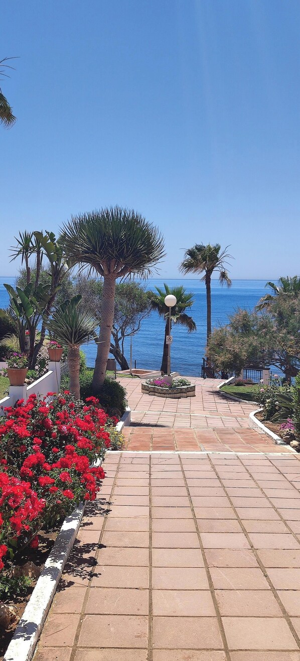 Property grounds - Algaida Beach Send Litoral Studio with Sea View, Wi-Fi and Air Conditioning (Calahonda)