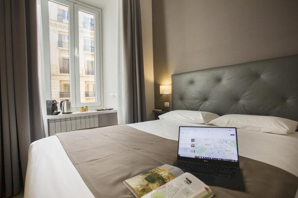 Cofres nos quartos, escrivaninha, Wi-Fi de cortesia