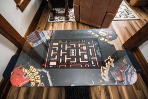 Games room - Bella Adele: Family & Pet Retreat Near Lake + DT (Boyne City)