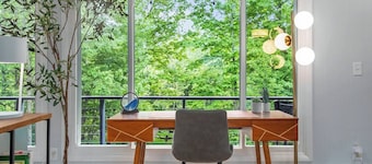 Creek Cottage: Private 4BR Retreat | ¼ mi to Lake