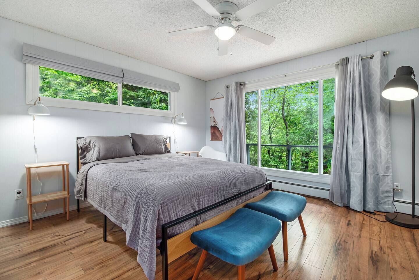 4 bedrooms, desk, iron/ironing board, travel cot