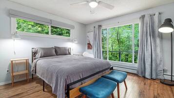 4 bedrooms, desk, iron/ironing board, travel cot