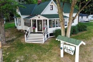Exterior - Farmhouse: Walloon Lake Getaway walk to Beach (Boyne Falls)