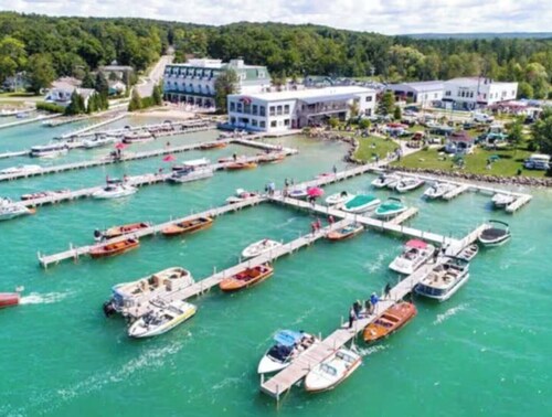 Junction: Lake Life & Village Charm – Sleeps 4