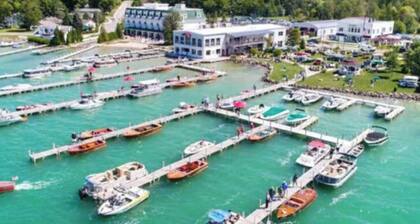 Junction: Lake Life & Village Charm – Sleeps 4